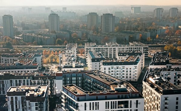 How can UK women adapt their fashion style for different occasions?